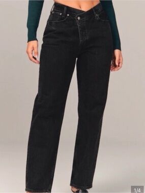 Black Abercrombie 90’s straight ultra high rise jeans